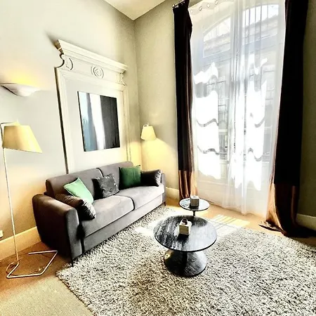 아파트 Studio 42, Centre *